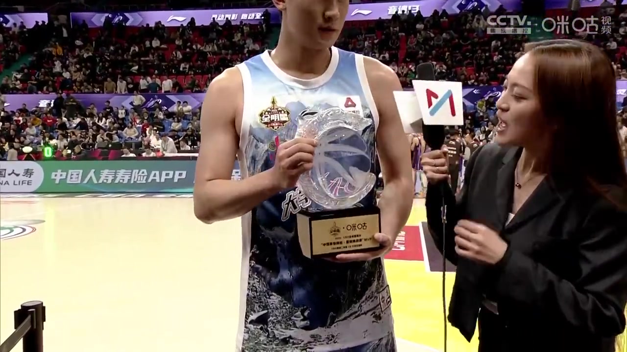 代表大学生联队夺MVP！管子煜:光脚不怕穿鞋 从小的目标是打进CBA